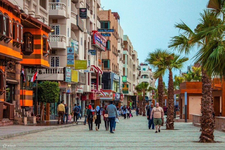 Discover Hurghada at night – Private city tour